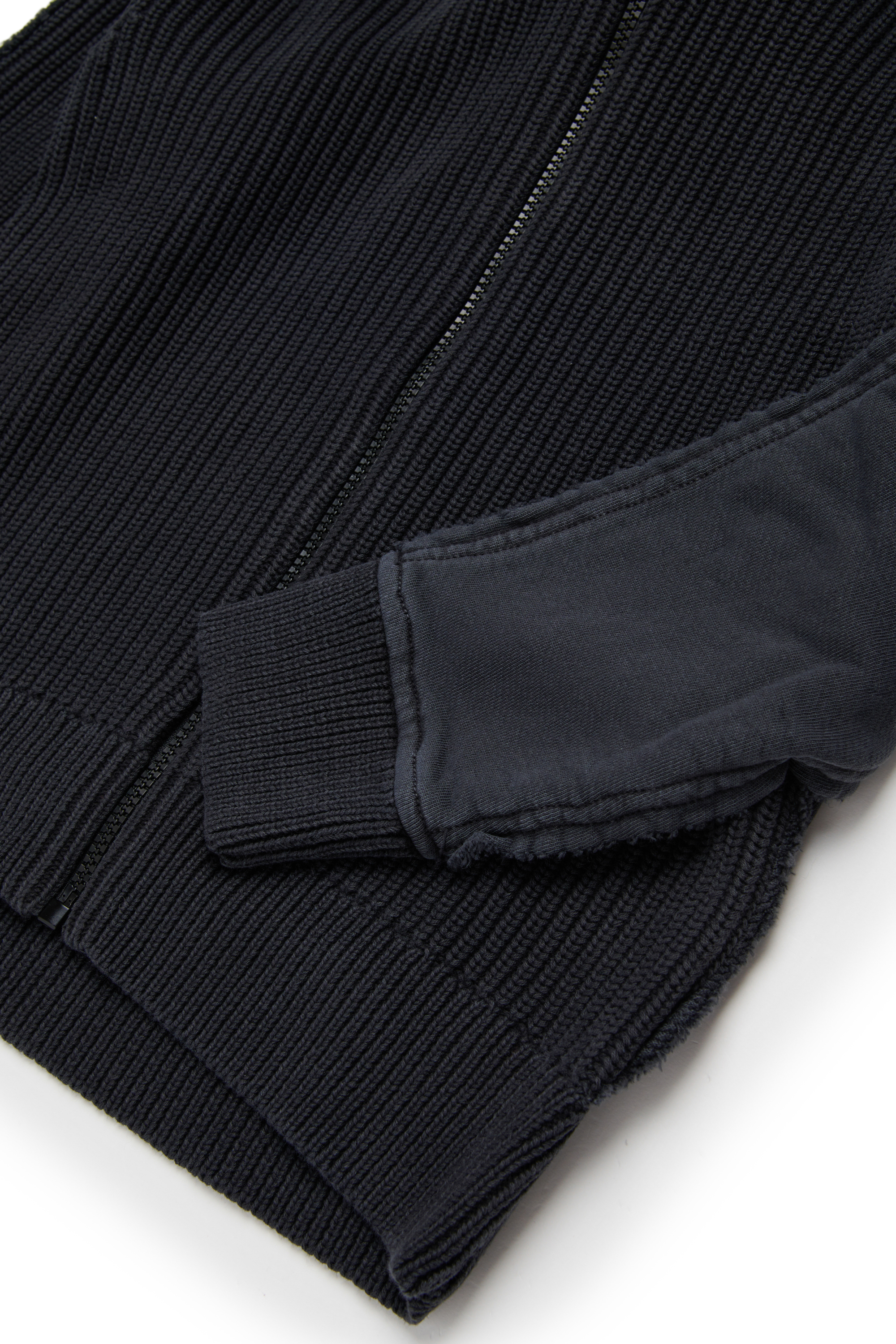 KOBERTO OVER, Black