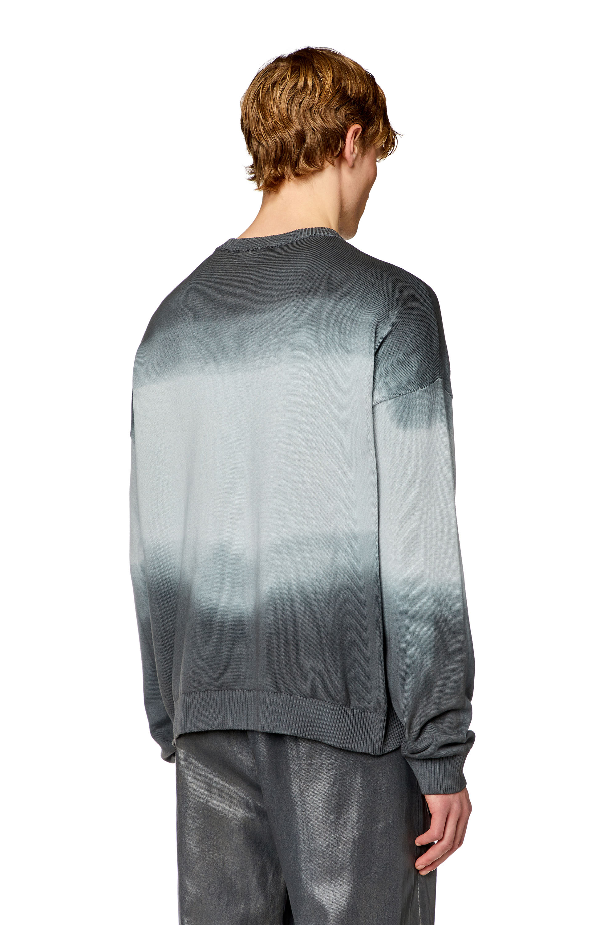 Diesel - K-NEVIL, Man's Dégradé jumper with oversized logo in Blue - 4