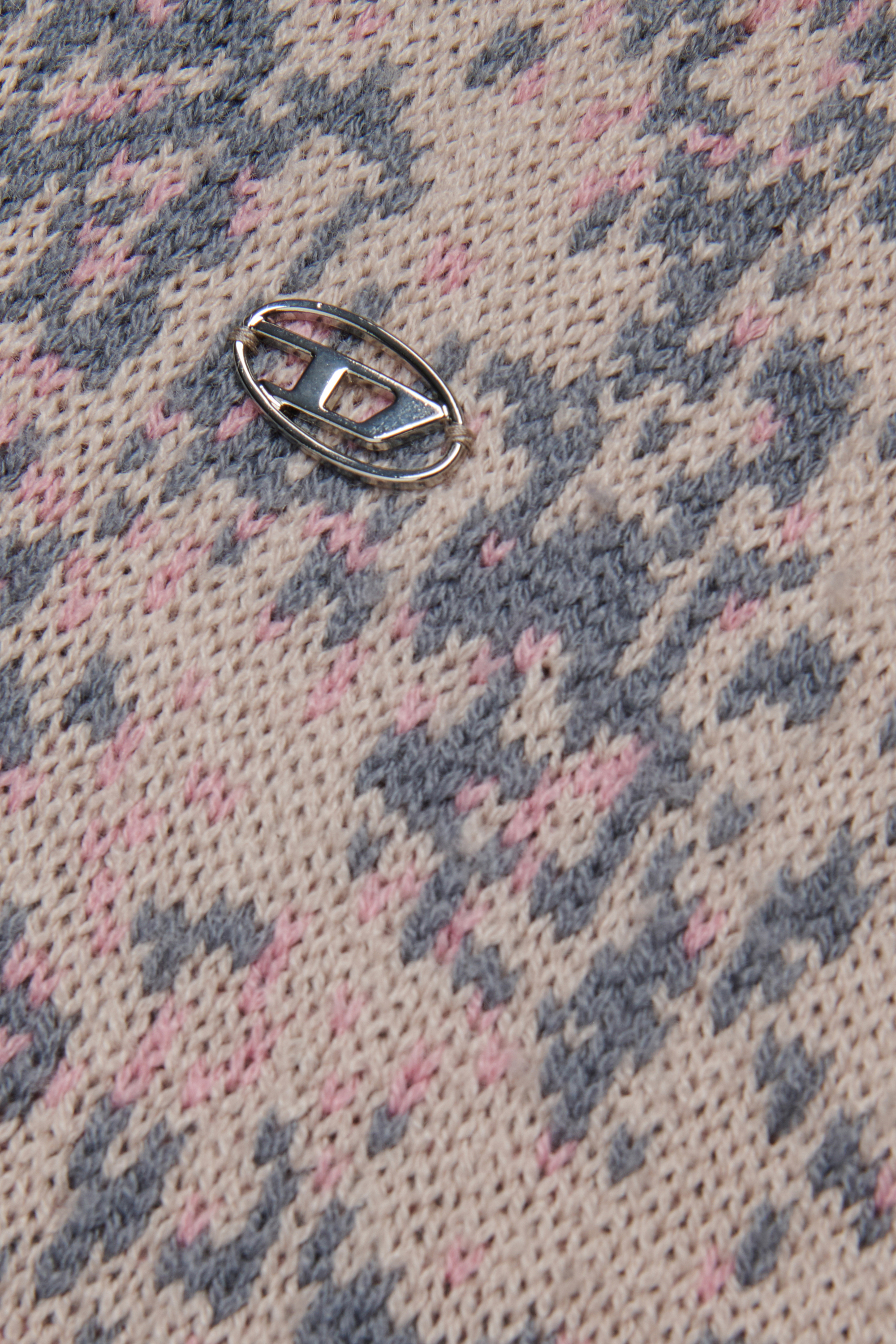 DIAMA, Pink