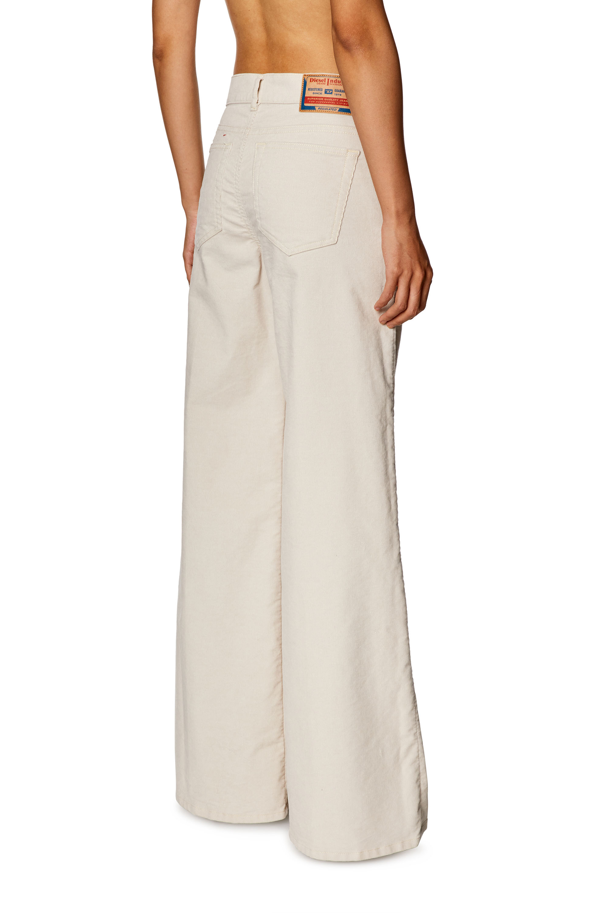 Diesel - Woman's Flare Jeans 1978 D-Akemi 068JG, White - 4