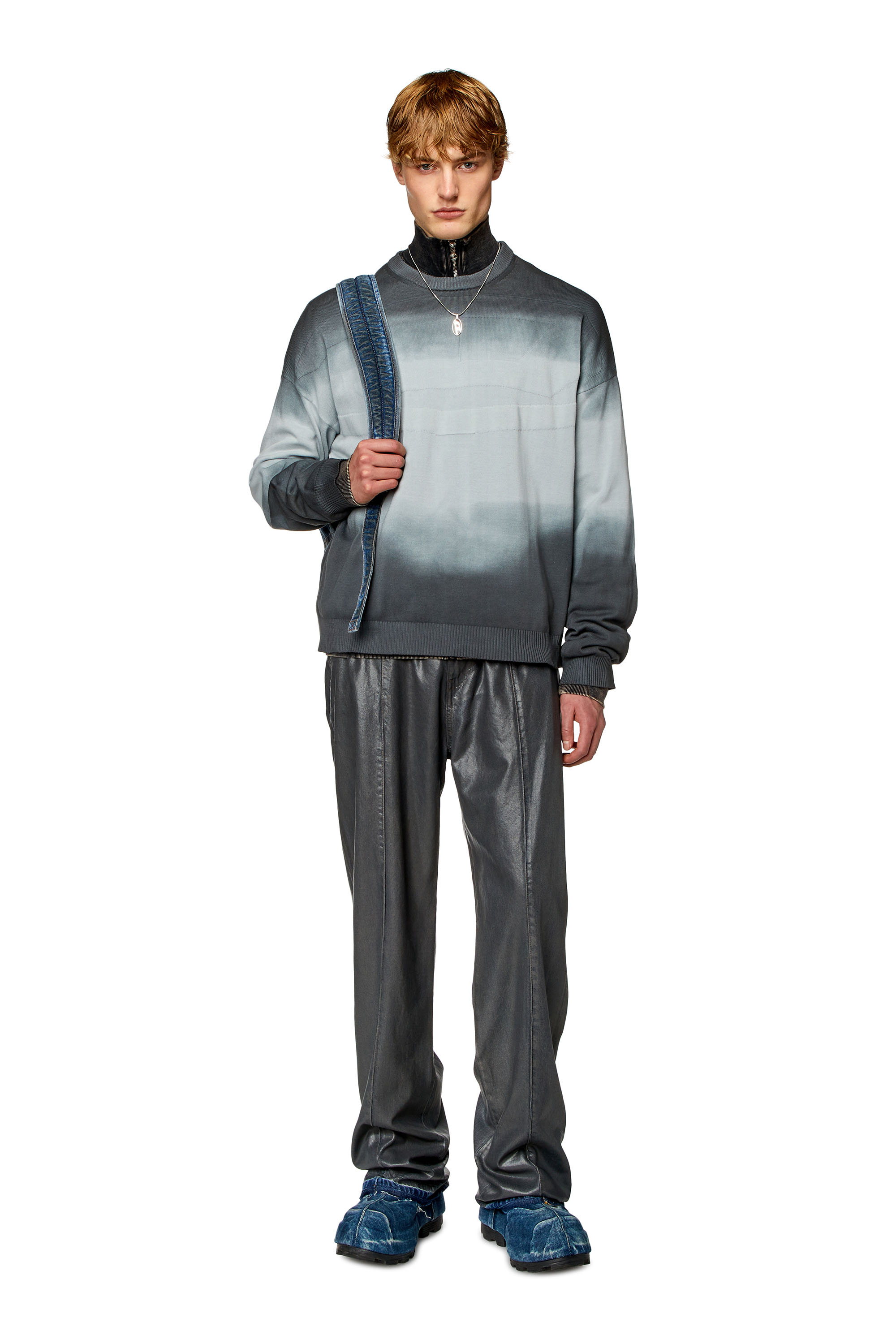 Diesel - K-NEVIL, Man's Dégradé jumper with oversized logo in Blue - 2