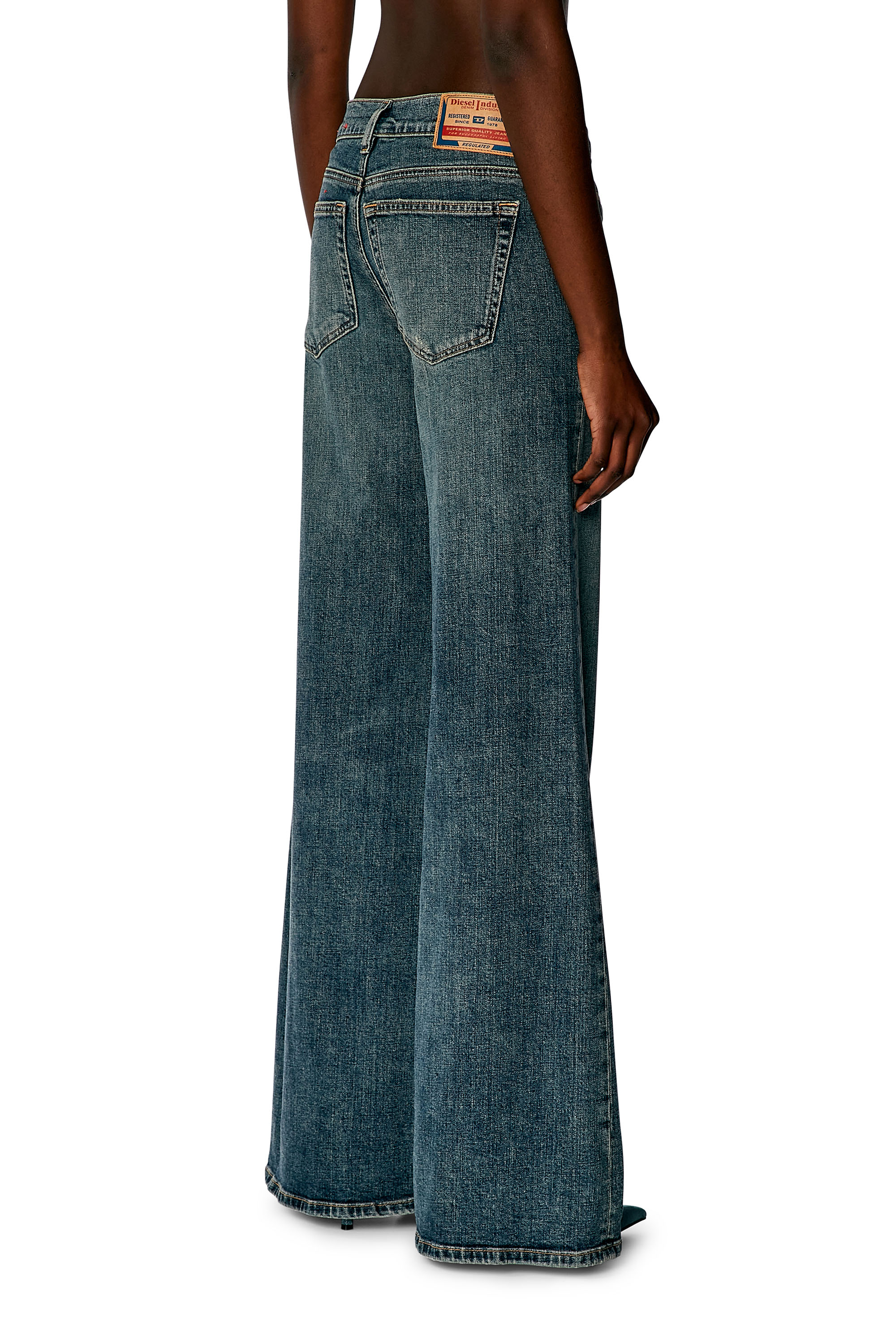 Diesel - Woman's Flare Jeans 1978 D-Akemi 0DQAC, Medium blue - 4